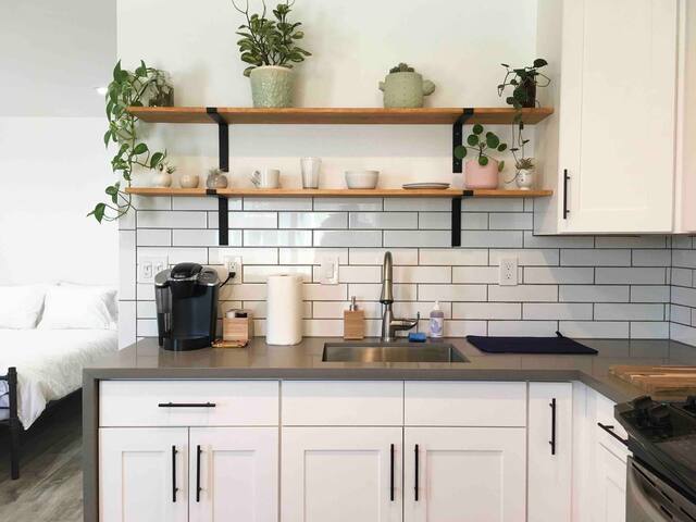 Cozy Oasis: Studio near LAX, Beaches, and Freeways