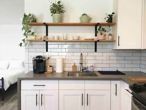 Modern Studio near LAX • SoFi • Beaches • Freeways