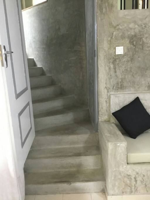Flight of steps leading to the lobby and dinning areas