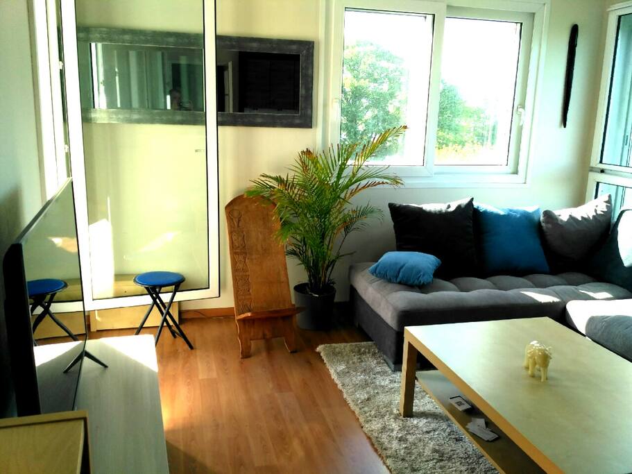 Main room with access to the balcony