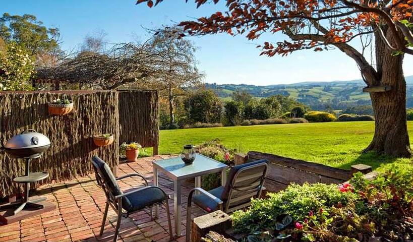 The Cottage - 1 Bdr Apartment with mountain views