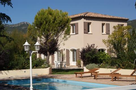 house cuges les pins classified 5 *