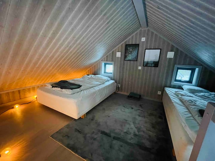 Dhoma e gjumit 3 / Loft me dy krevate 140 cm të gjerë.