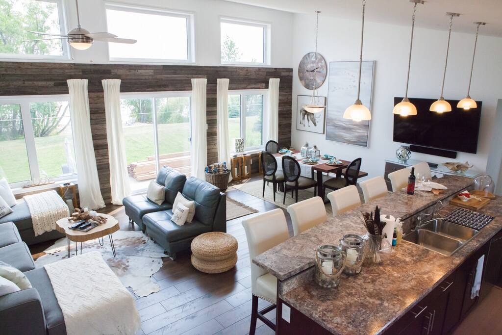 Walking into the beach house and you’ll be immediately wowed with the spectacular lakefront view.