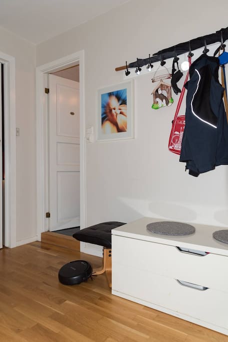 Entré 2 (small bathroom entrance)