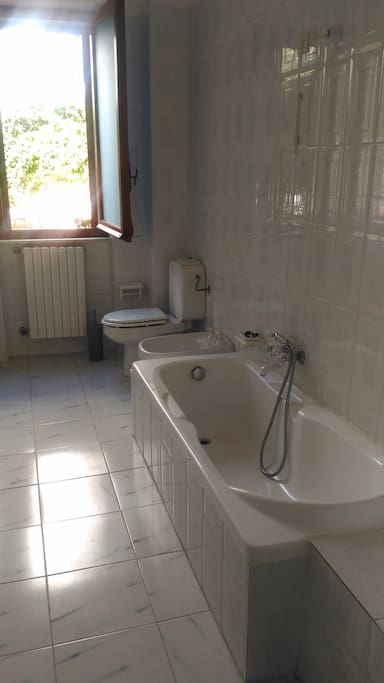 bagno principale con vasca e/o doccia