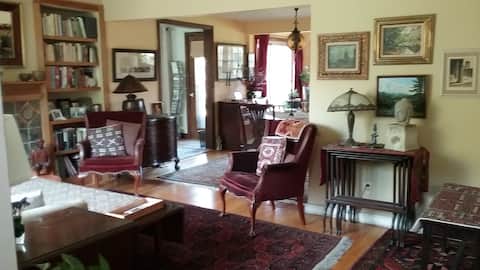 Comfortable 3bdrm home with big backyard