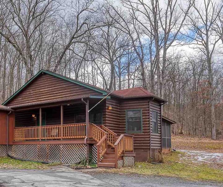 Cozy Shenandoah River Cabin (10min to Nat’l Park!) Guesthouses for