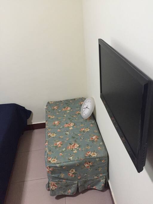 智能电视,无限电影和直播节目