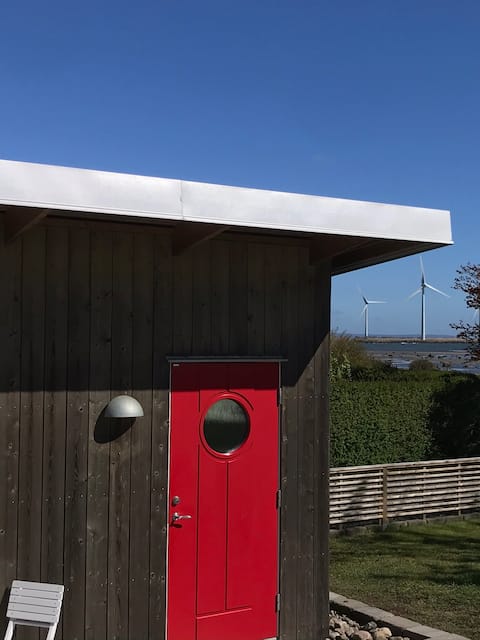 Popular Airbnb listing: Cottage with sea view and 100 meters to swimming in Falkenberg