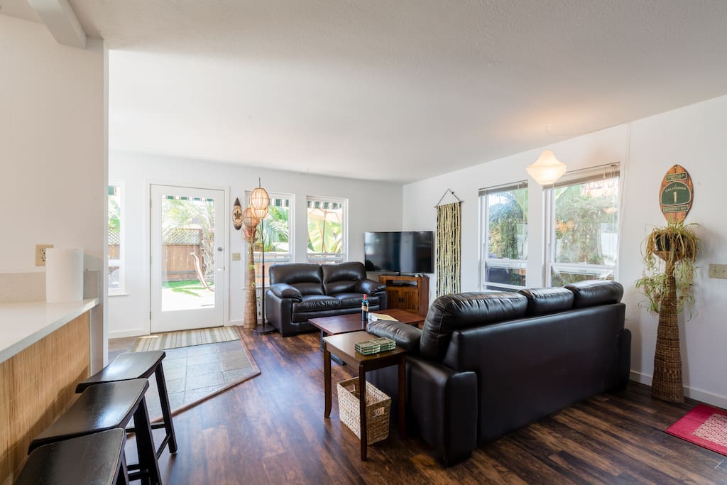 Downstairs living room with brand new hard wood floors, 50' Samsung LCD TV and Blu-Ray player.