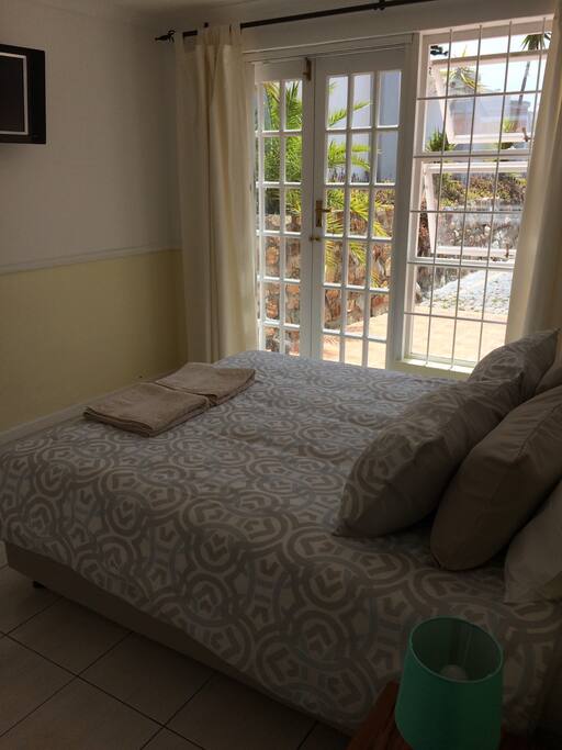 2nd Bedroom with Queen size bed