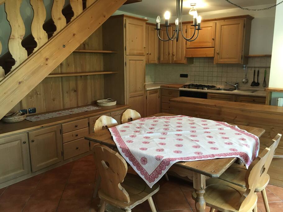 Sala da pranzo e angolo cottura