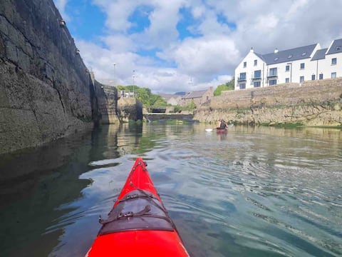 Stunning Harbourside apartment transfers available