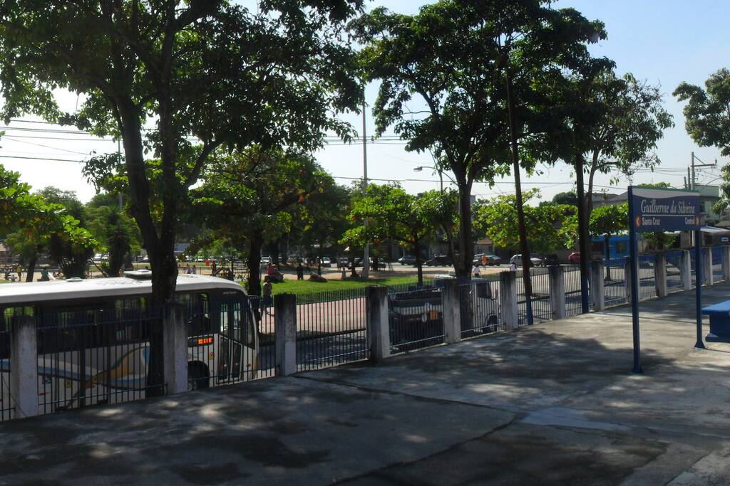 Estação de trem (100 metros)