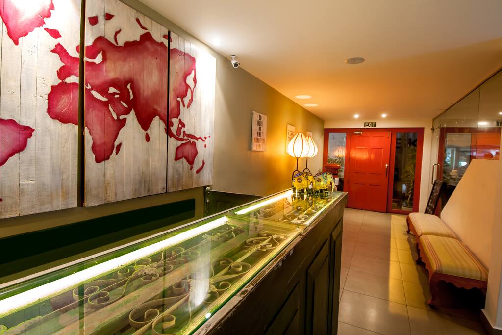 Entrance & Reception