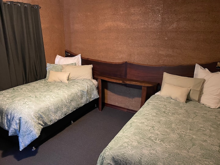 Dvokrevetna soba s bračnim krevetom (180x200)