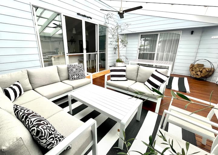 "La Ronde-Vouz" Stylish and spacious cottage