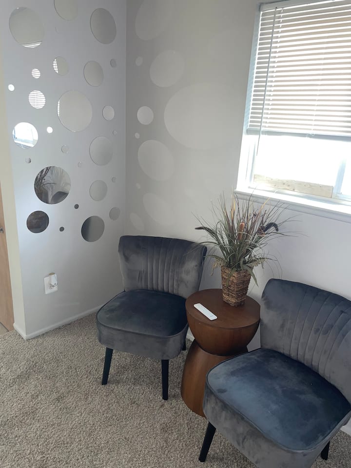 Cozy Two-bedroom Home With Wifi And Free Parking - Westland, MI