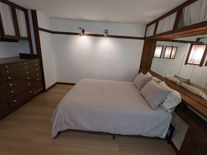 master bedroom with queen size bed