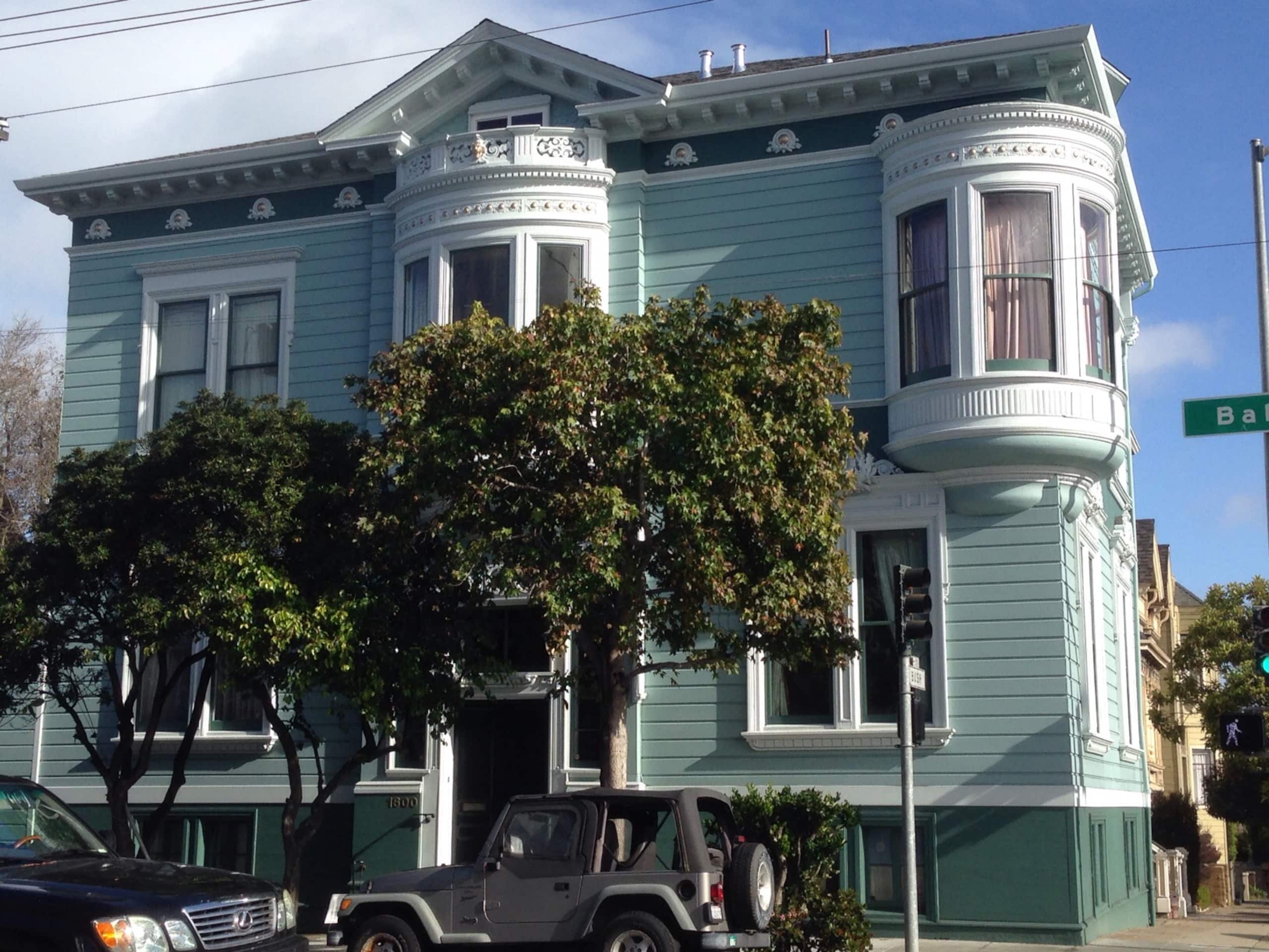 Home in San Francisco · ★4.96 · 6 bedrooms · 8 beds · 4.5 baths - Image 43