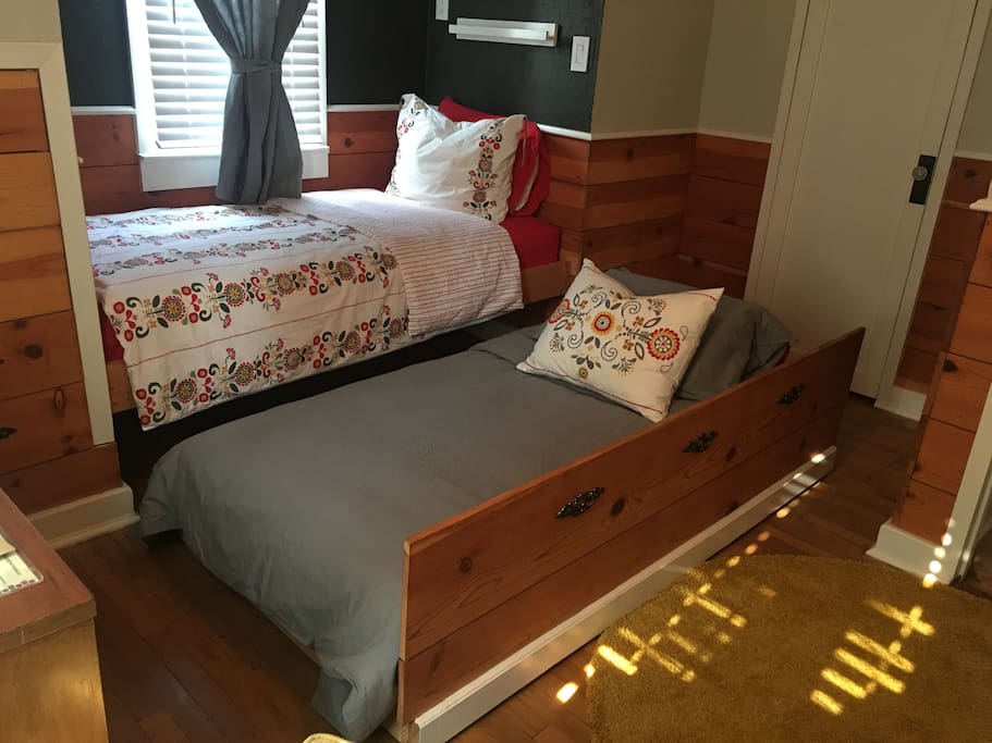 2 twin size beds