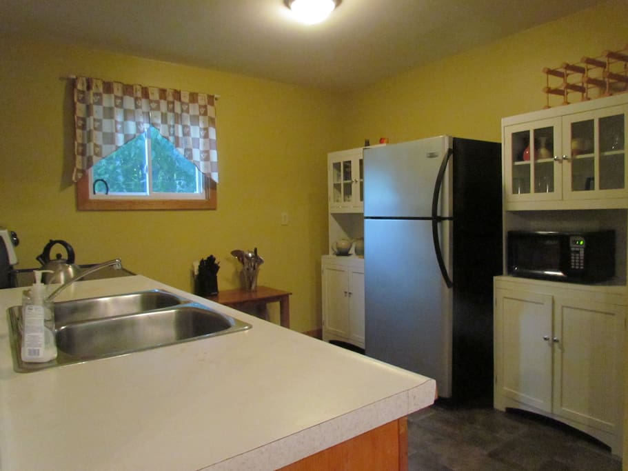 Kitchen - fully equipped.