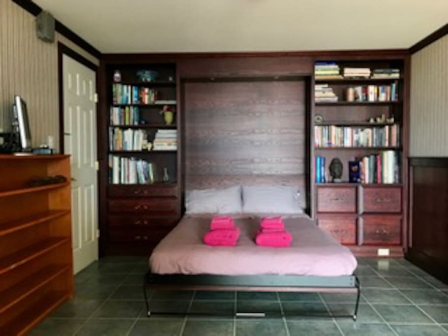 Private room with double bed, private entry