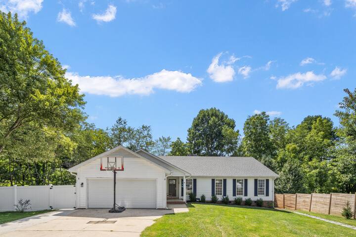 Hot tub, Pool, King bed, Asheville gallery image 3