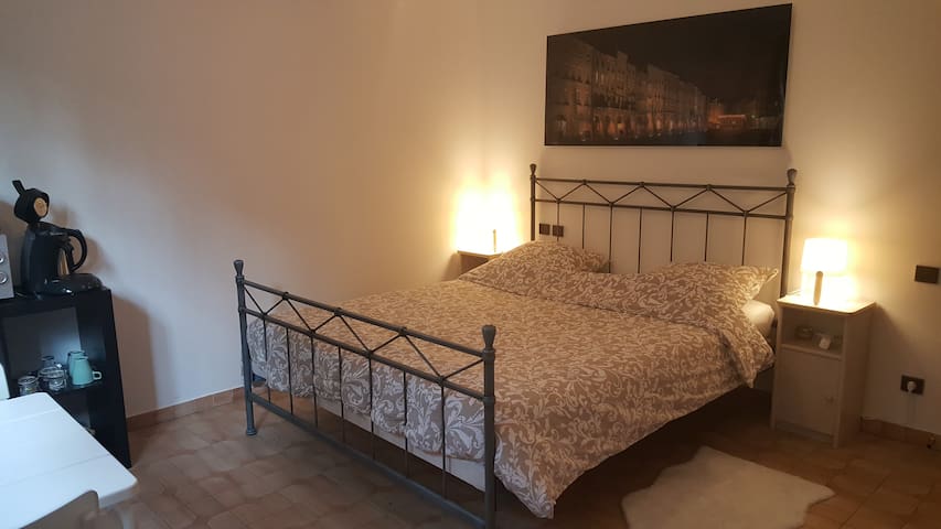 Large, completely independent bedroom (25m2)