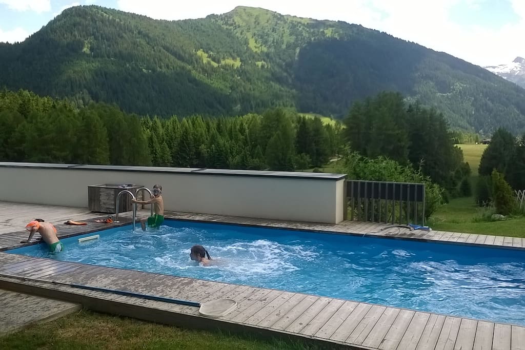 Schwimmen auf 1356 Metern Seehöhe bei 29°Wassertemeratur