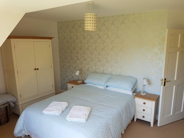 Mar 7, 2020 - Rent Villas in Gorey, Ireland from 18/night. Sign up Log in. Find Places to Stay in Gorey on Airbnb. Discover entire Delightful modern bungalow set in a mature estate. The Ramblers Rest just 700m from Gorey Town. Top Gorey Villas & Holiday Rentals | Airbnb