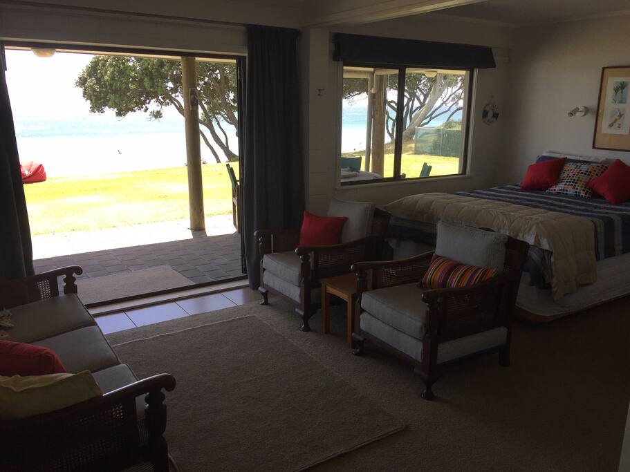 Another view of the common area.