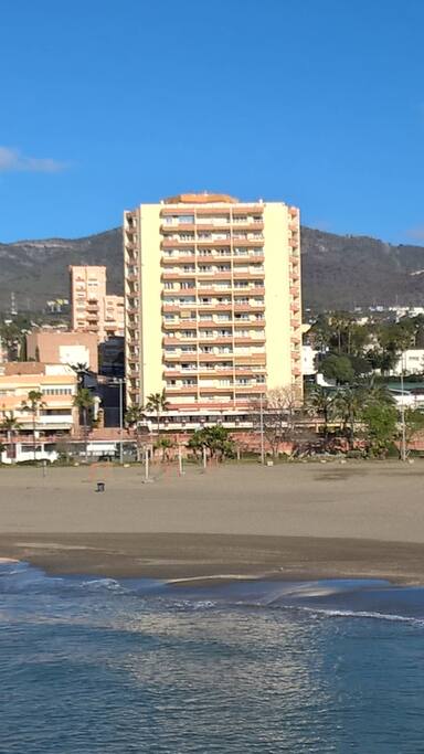 Bâtiment en bord de plage / building on first line