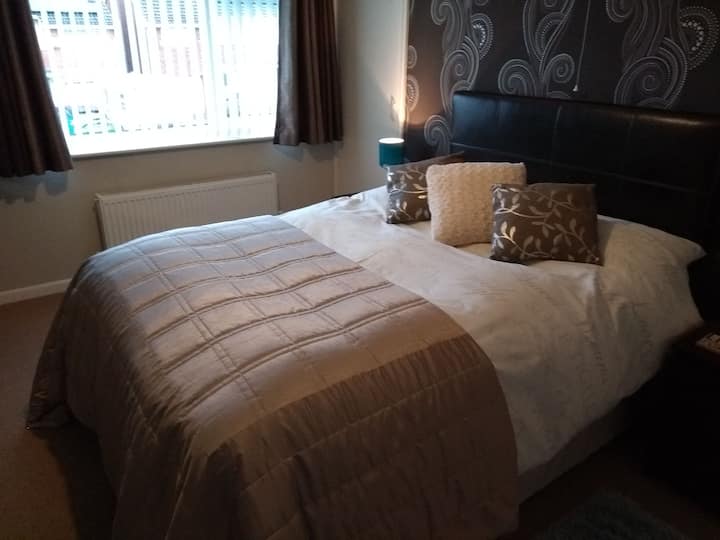 Double room for leisure / work stay with breakfast