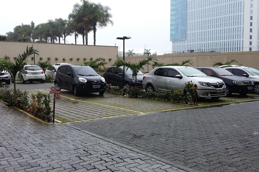 Vista do estacionamento (fundos)