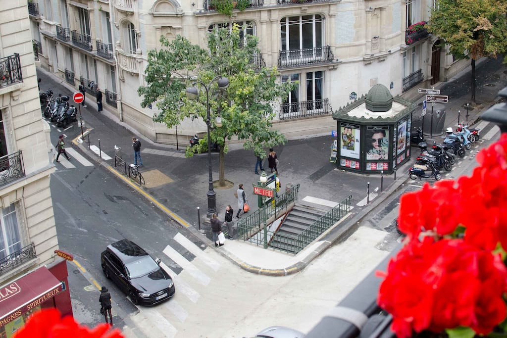 Métro Jasmin à 2 pas de l'appartement