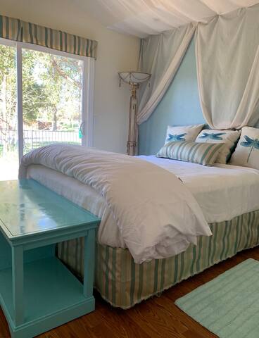 Romantic Lakeview Retreat