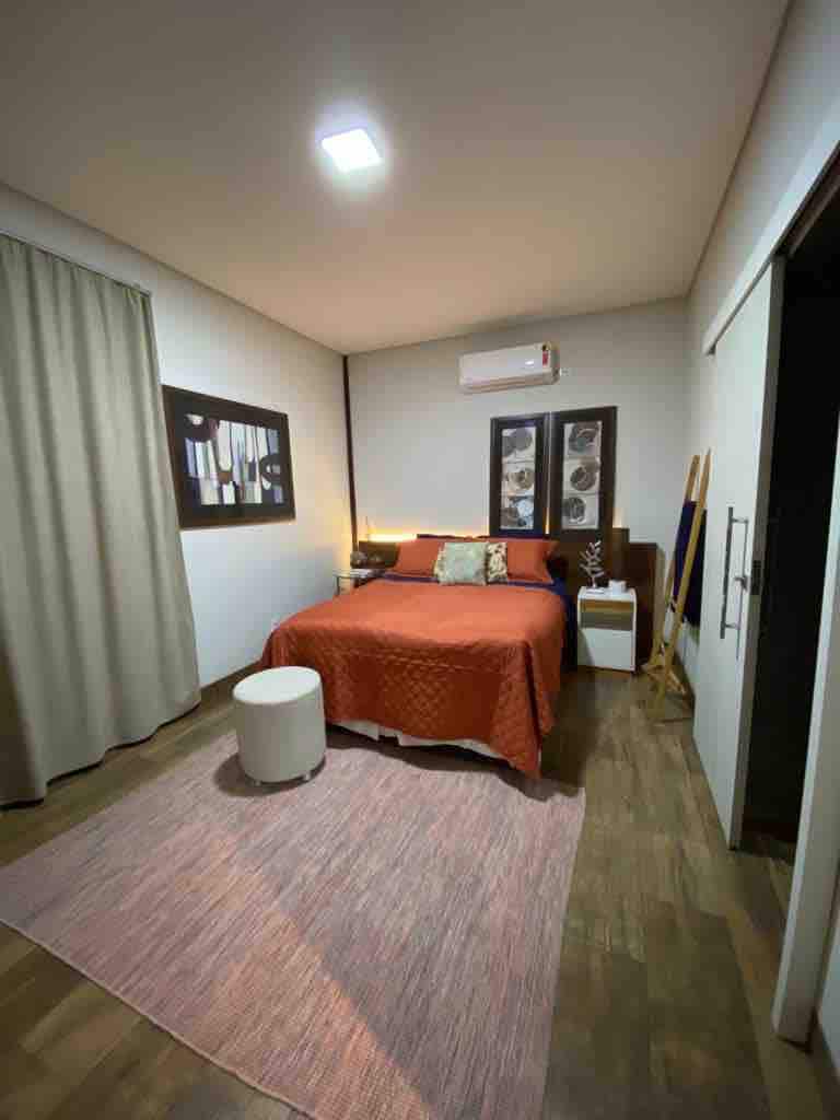 DEMI-SUÍTE 01 - una cama matrimonial -
dormitorio delantero