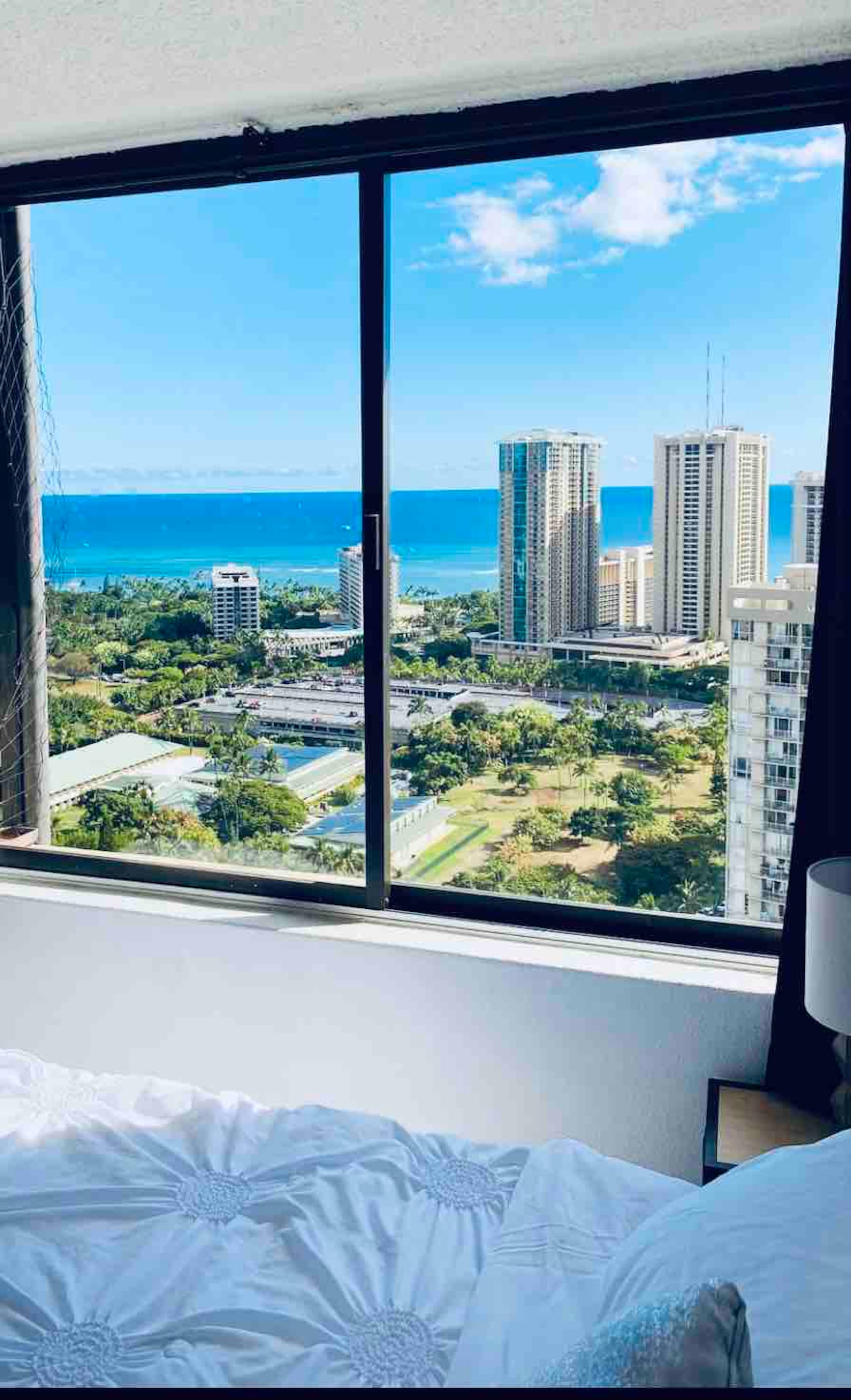 Condo in Honolulu · ★4.58 · 2 bedrooms · 3 beds · 2 baths - Image 3