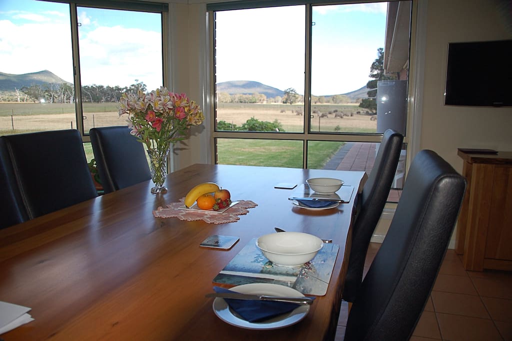 Bayed breakfast room with Grampians outlook