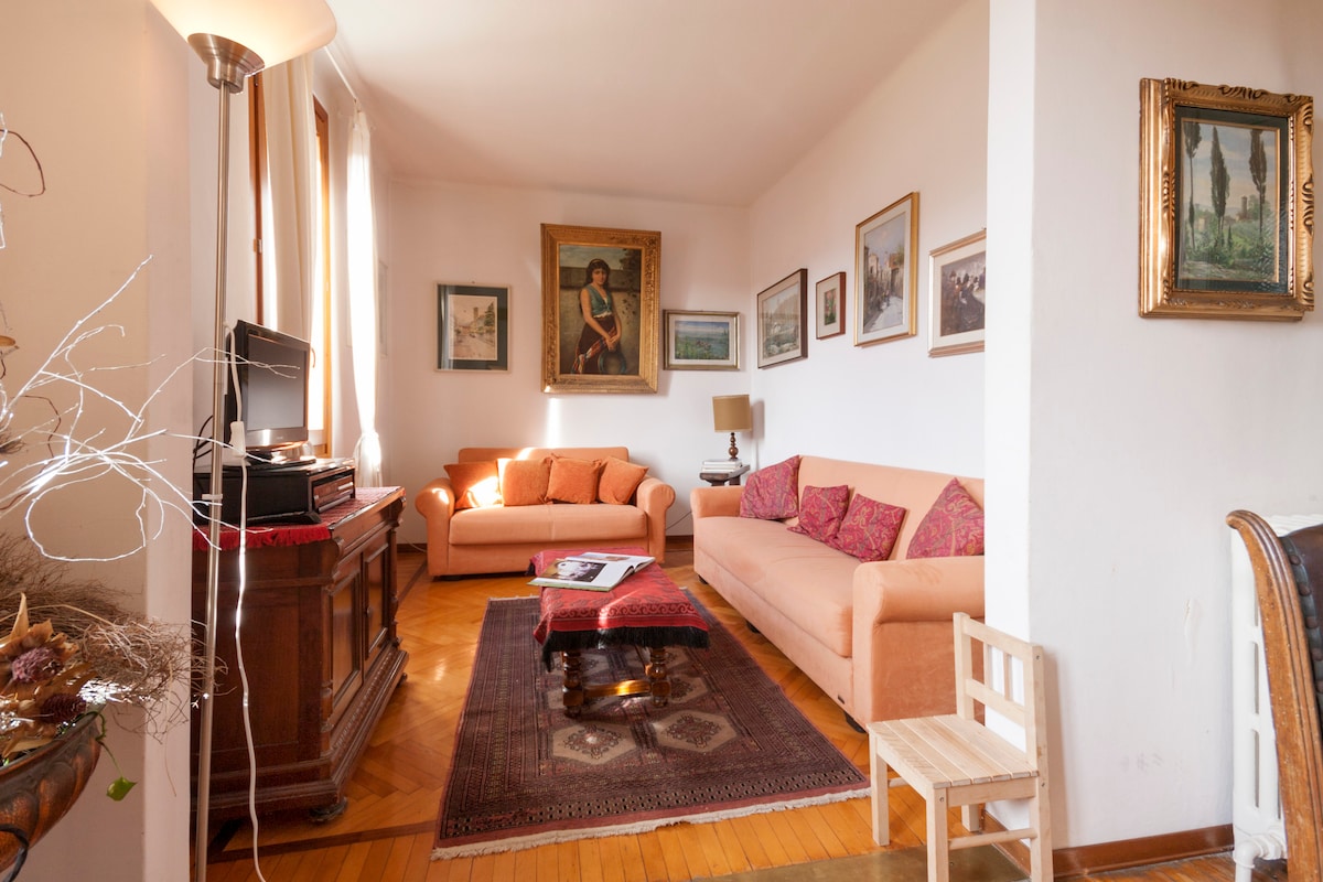 Popular Airbnb listing: " CASA MARGHERITA" CIR 013075-CNI-00257 in Como