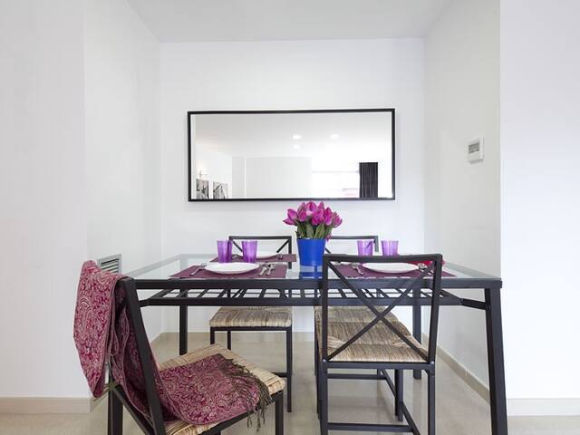 ch2x3w Large GroupFlat Las Ramblas-Fira Barcelona gallery image 2