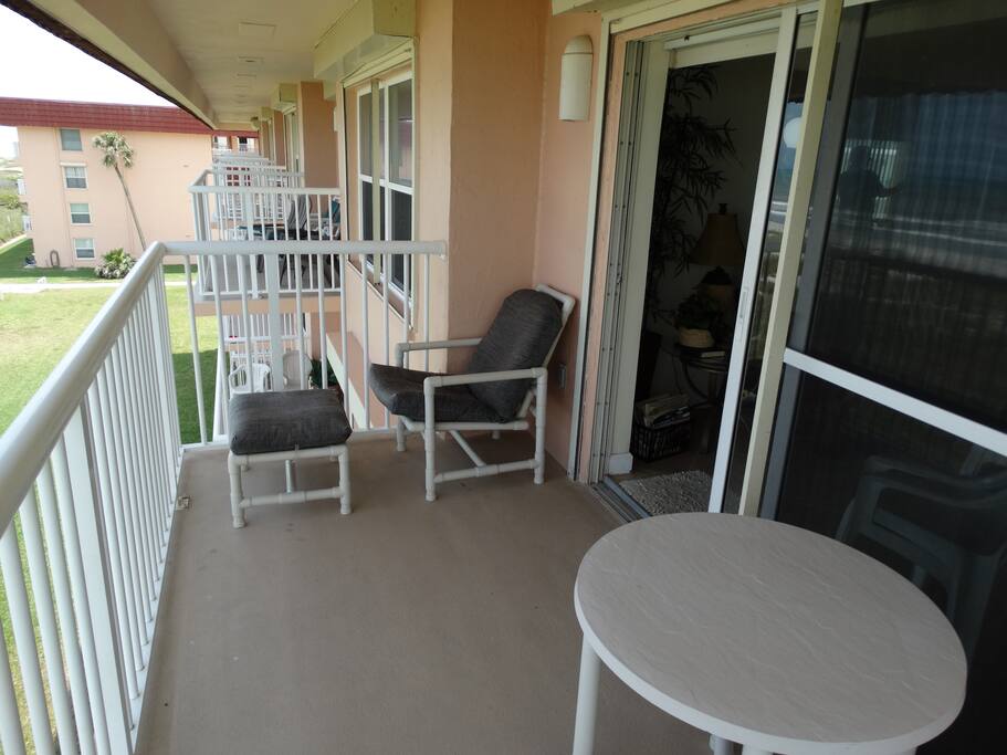 LARGE Oversized Balcony PERFECT for Top Floor Views!