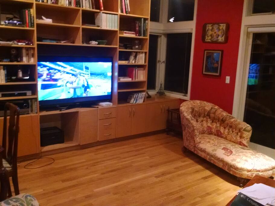 Big screen TV, Strong WiFi