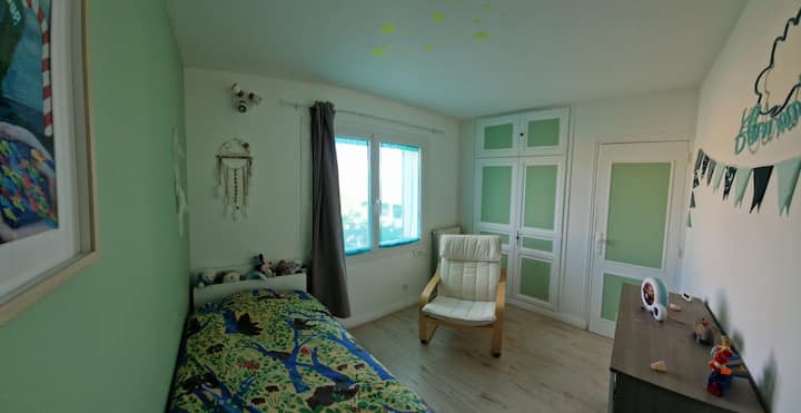 Spálňa 2: dieťa alebo dospelý sa nachádza na 1. poschodí. Jednolôžko. S klimatizáciou. Zabezpečené okno. Automatická uzávierka