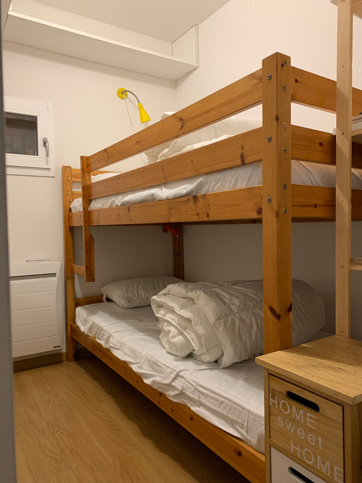 Chumba cha nyumba ya mbao kilicho na kitanda cha ghorofa 90*190