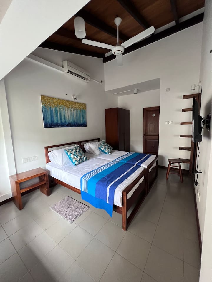 Slaapkamer 4 - 1e verdieping, 2 eenpersoonsbedden, Kamer met gedeelde badkamer