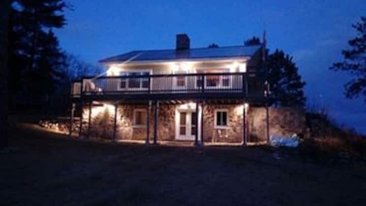 Gun Mountain Waterfront Lodge