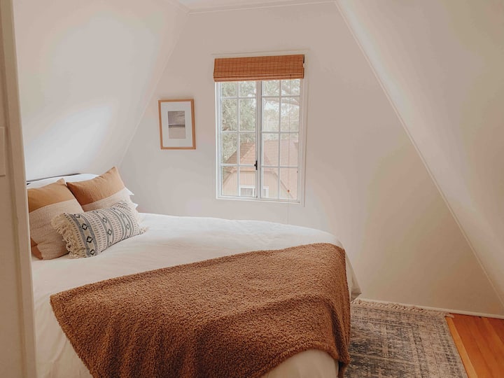 Queen sized bed with black out shades. 